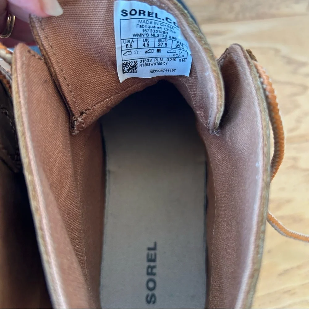 Sorel Out & About Leather Snow Boot 6.5 Tan Black Rubber Lace Up Waterproof